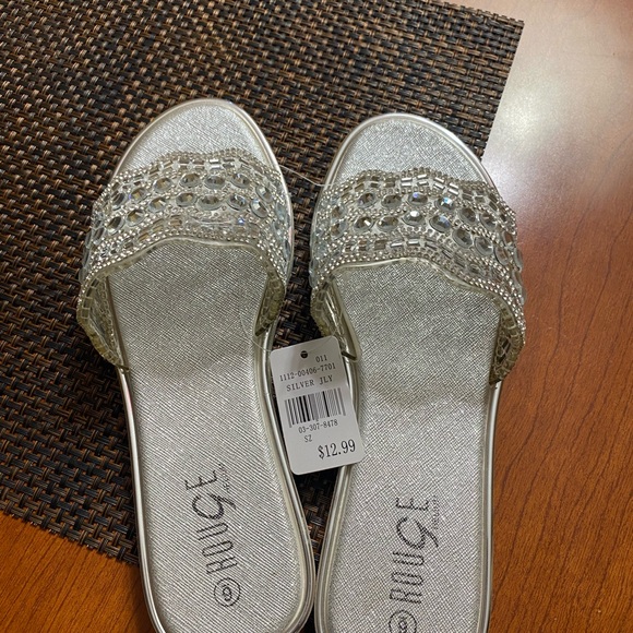 Elegant White Sandals - Picture 3 of 7